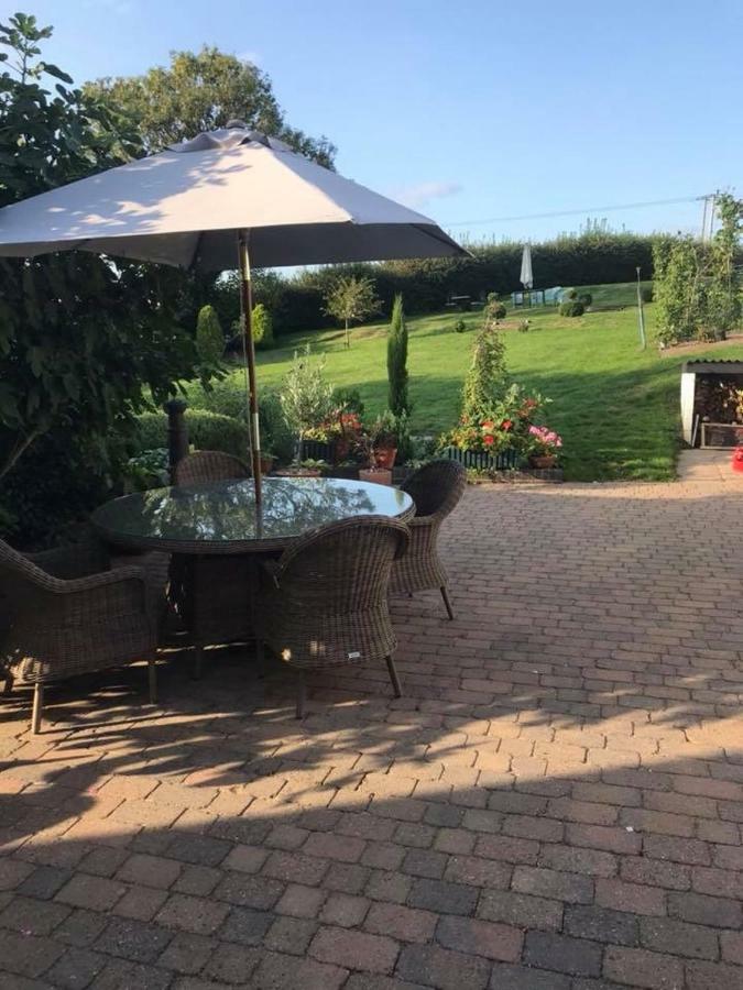 مبيت وإفطار ابتون أوبون سفيرن The Rag House المظهر الخارجي الصورة